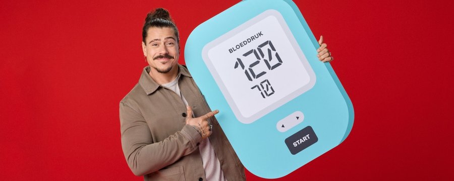 Hartstichting Nieuw beeld man met bloeddrukmeter