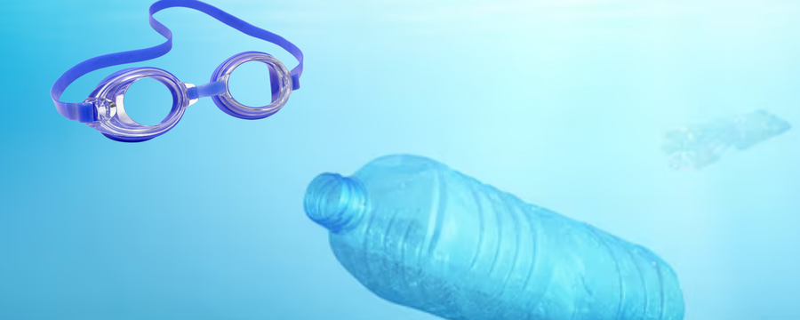 Ouder en kind zwemmen