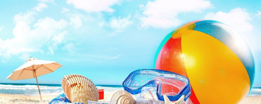 zomer-wallpaper-strandbal-snorkel-duikbril-zeester-schelpen-parasol-strand-foto-zee.jpg